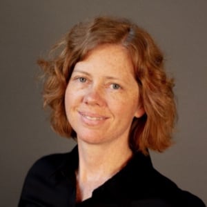 Portrait of author Stephanie Hopwood